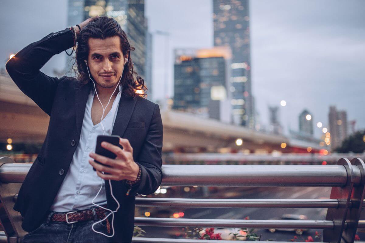 40 Best Apps for Business Travel Expenses, Bookings & More